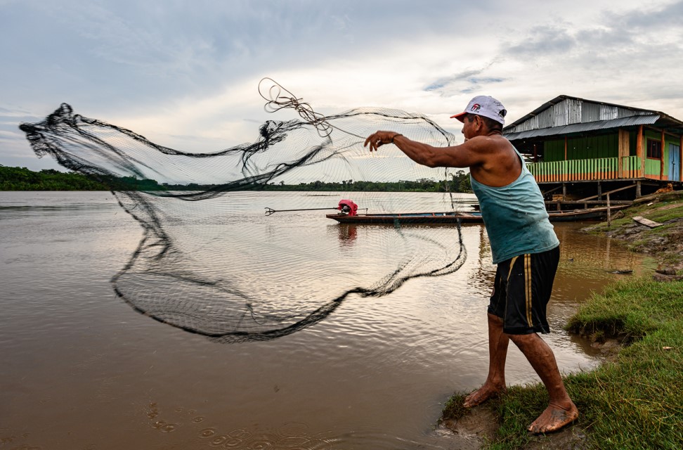 Pescatore della Comunità di Cuninico. fiume Marañón