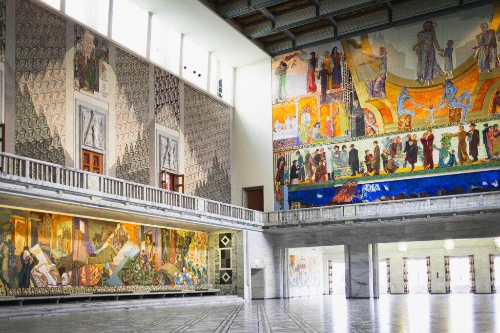 Vista interna di Radhuset, il municipio di Oslo - Foto Eleanore Stohner uso elegante dello spazio