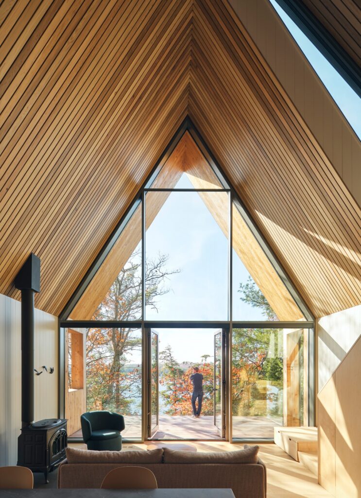 Bunkie on the Hill, A-frame. Photo: Dubbledam 