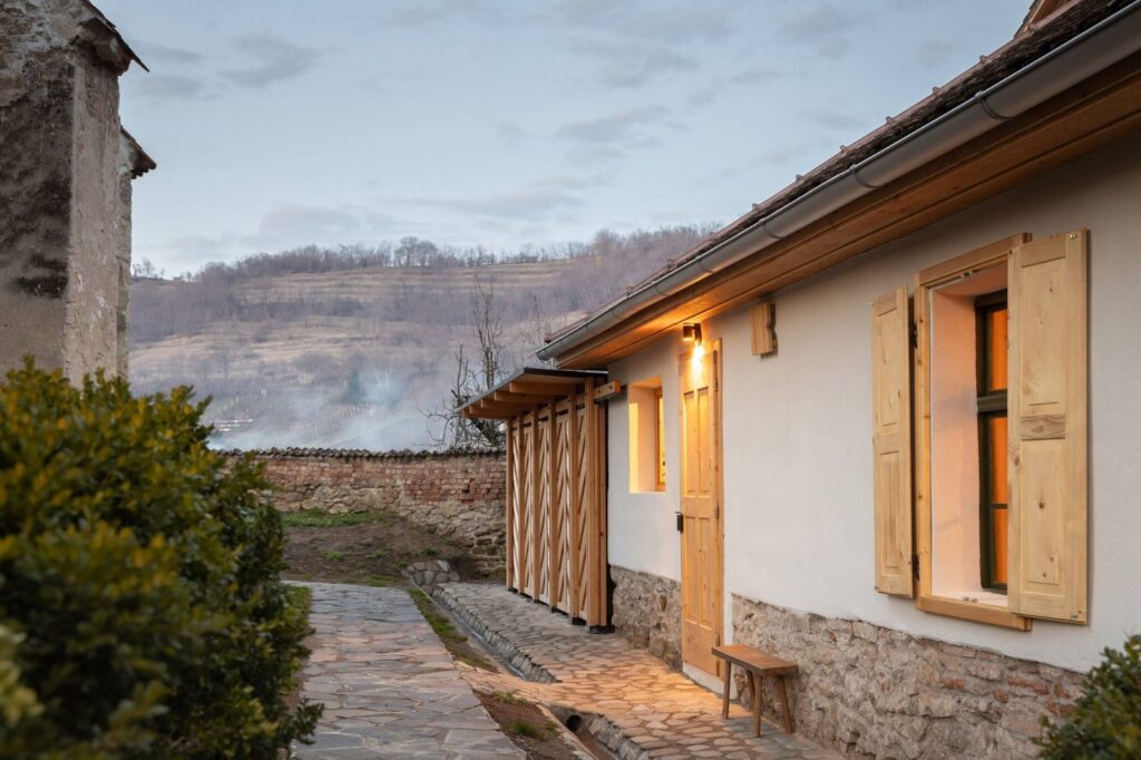 Guest house in Curciu, Romania. Photo: Modul 28 