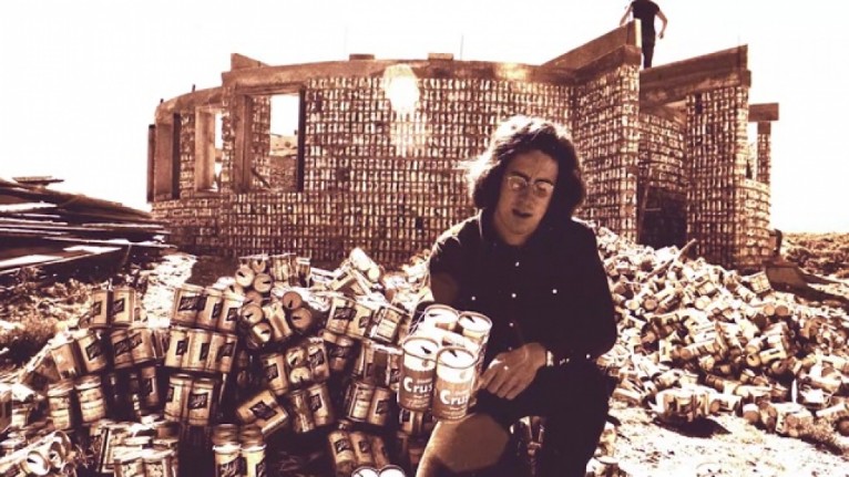 Photo of Reynolds at the construction plant showing the recycled cans used to build one of his so-called Earthships. Photo: archilovers.