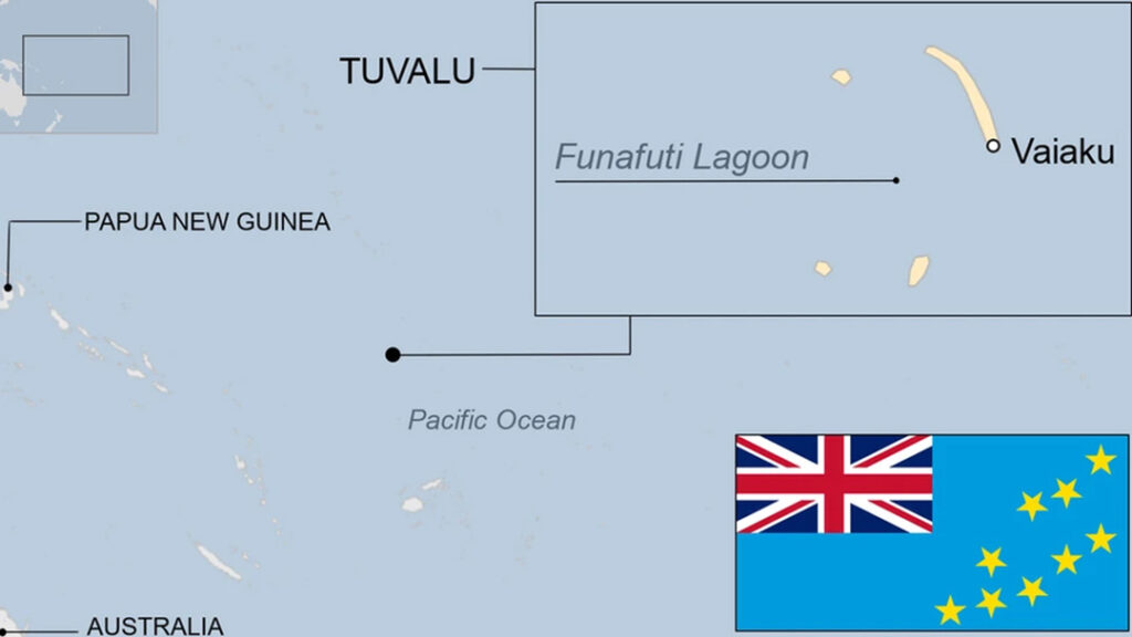 El archipiélago de Tuvalu está situado en el Océano Pacífico central, aproximadamente a medio camino entre Hawai y Australia. Se encuentra al este de las Islas Salomón y al norte de Fiyi. 